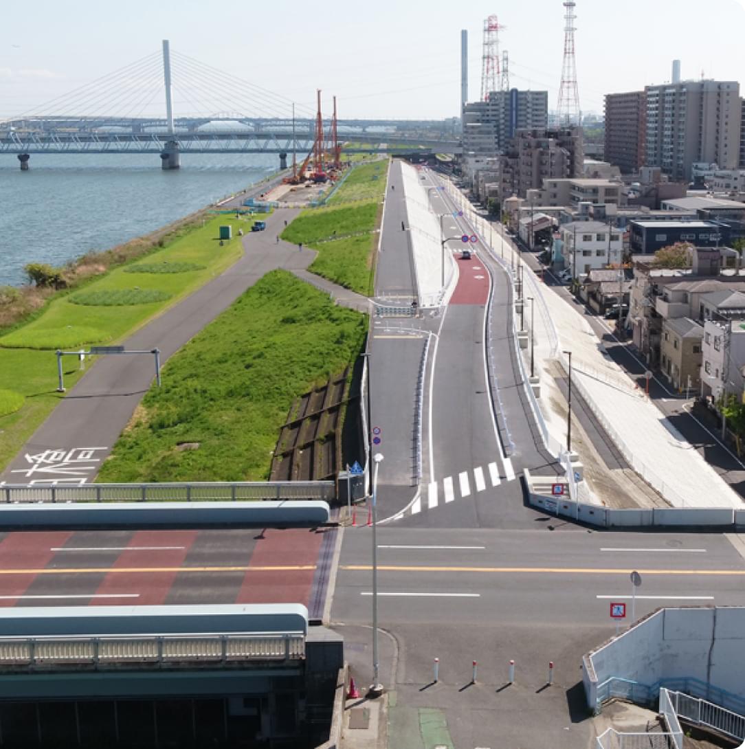 道路や住宅街、河川の画像